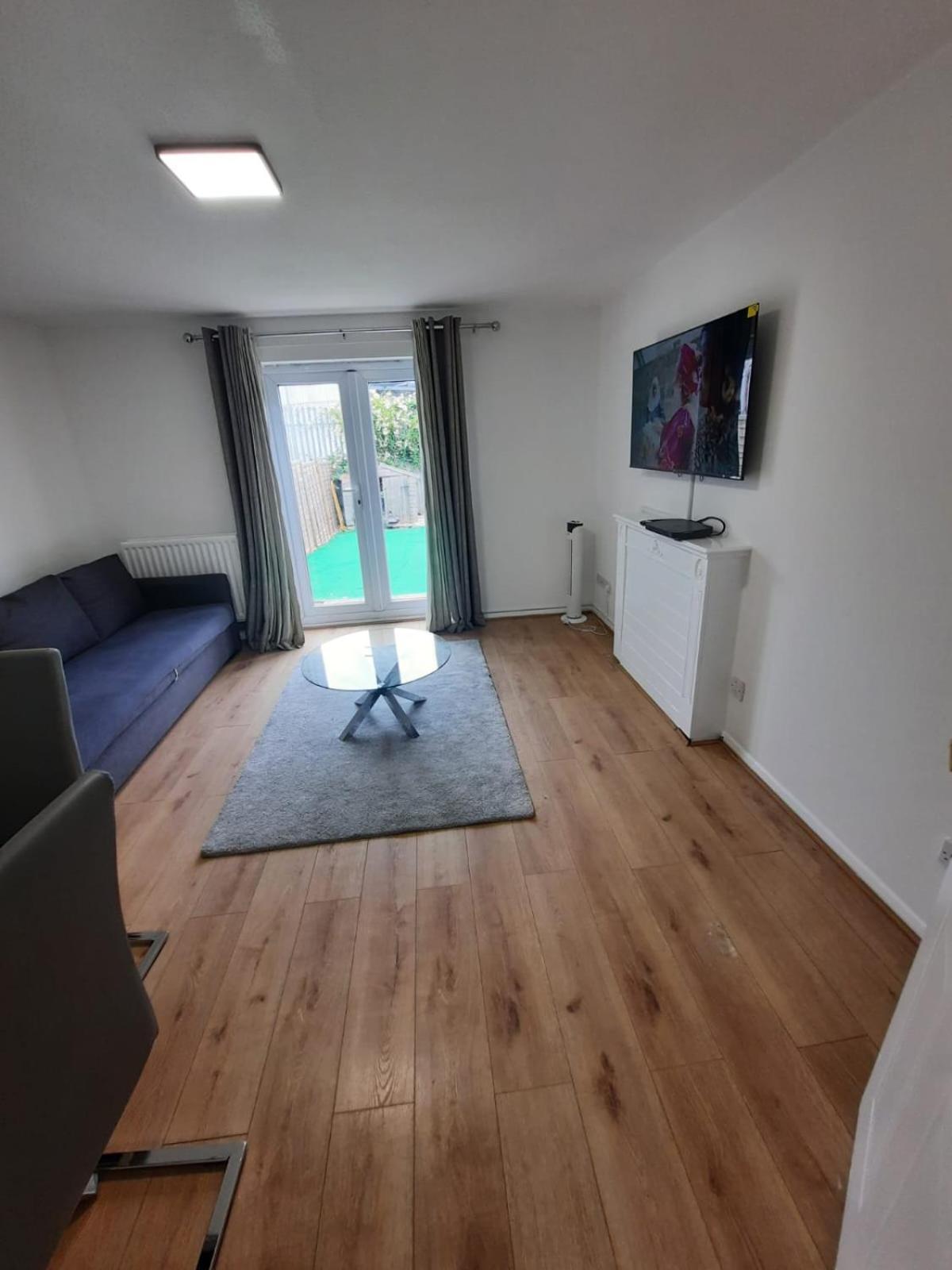 Two Bedroom Luxury House Thamesmead  Екстериор снимка