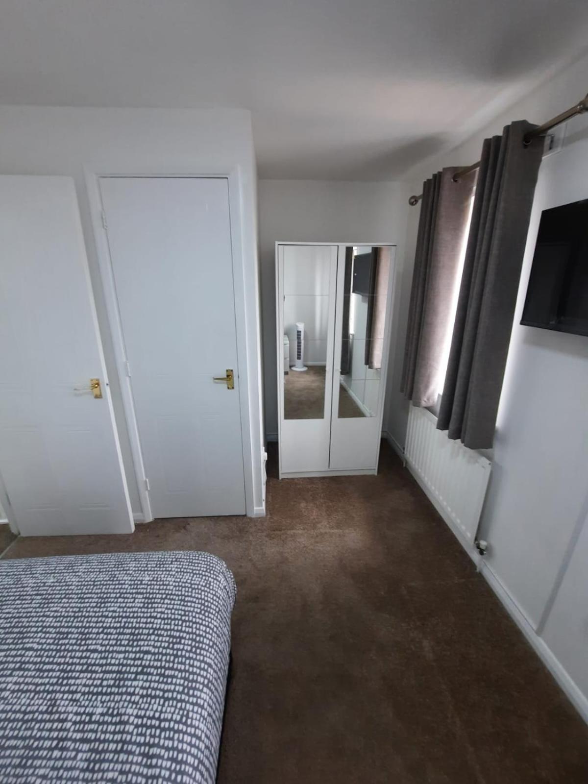 Two Bedroom Luxury House Thamesmead  Екстериор снимка